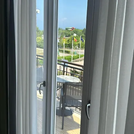 Aparthotel Max *