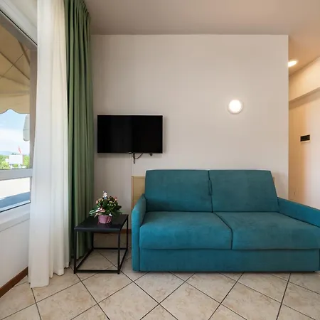 Max Aparthotel *