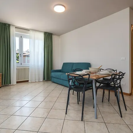 Aparthotel Max *