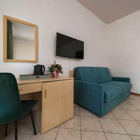 Max &appartamenti - A Due Passi Dai Parchi Piu Famosi Hotel apartamentowy 3*
