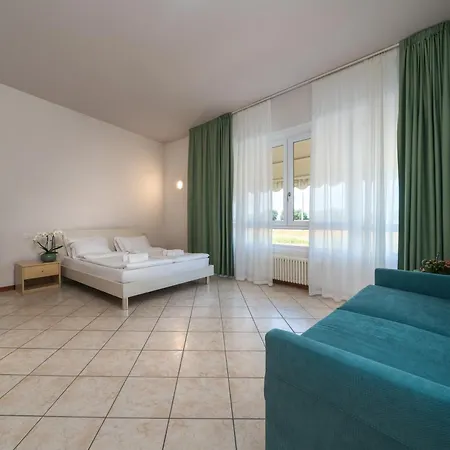 Hotel apartamentowy Max &appartamenti - A Due Passi Dai Parchi Piu Famosi 3*