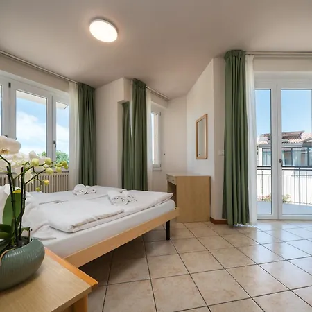 Max &appartamenti - A Due Passi Dai Parchi Piu Famosi 3* Lazise