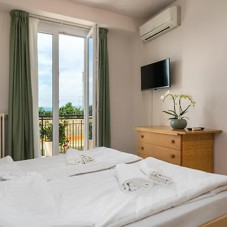 Hotel apartamentowy Max &appartamenti - A Due Passi Dai Parchi Piu Famosi 3*