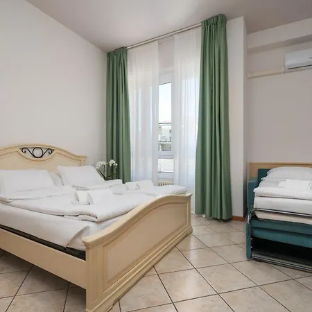 Hotel apartamentowy Max &appartamenti - A Due Passi Dai Parchi Piu Famosi 3*