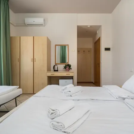 Max &appartamenti - A Due Passi Dai Parchi Piu Famosi Hotel apartamentowy