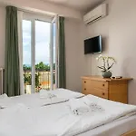Aparthotel Max &appartamenti 3*